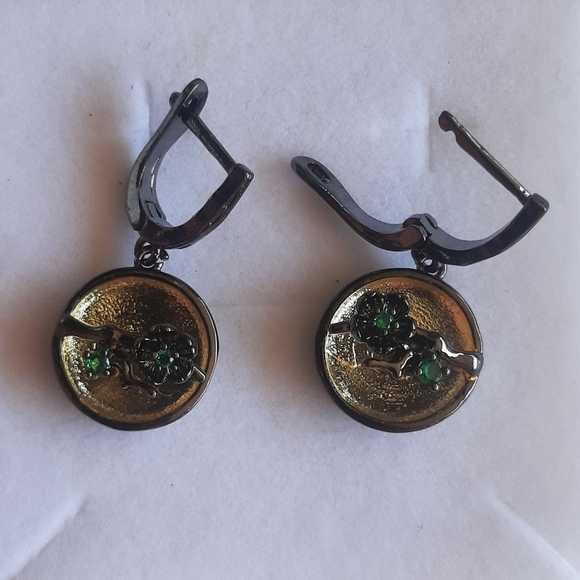 Emerald Gold Flower Drop Earrings NEW - Picture 1 of 7